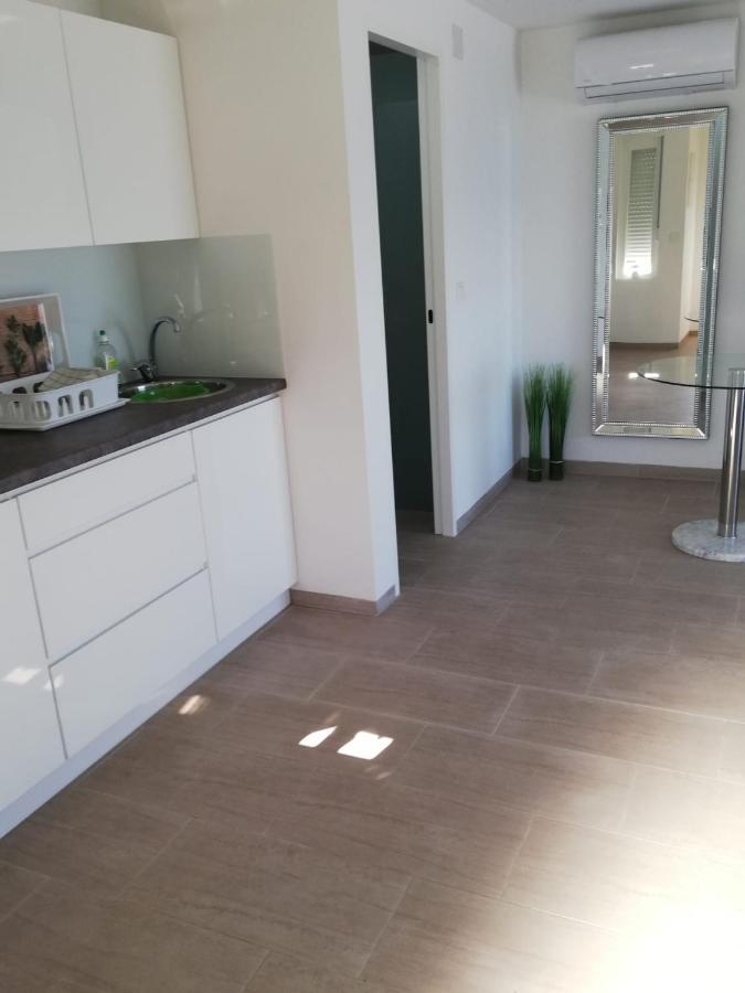 Apartmani Deluxe Ясенице Екстер'єр фото